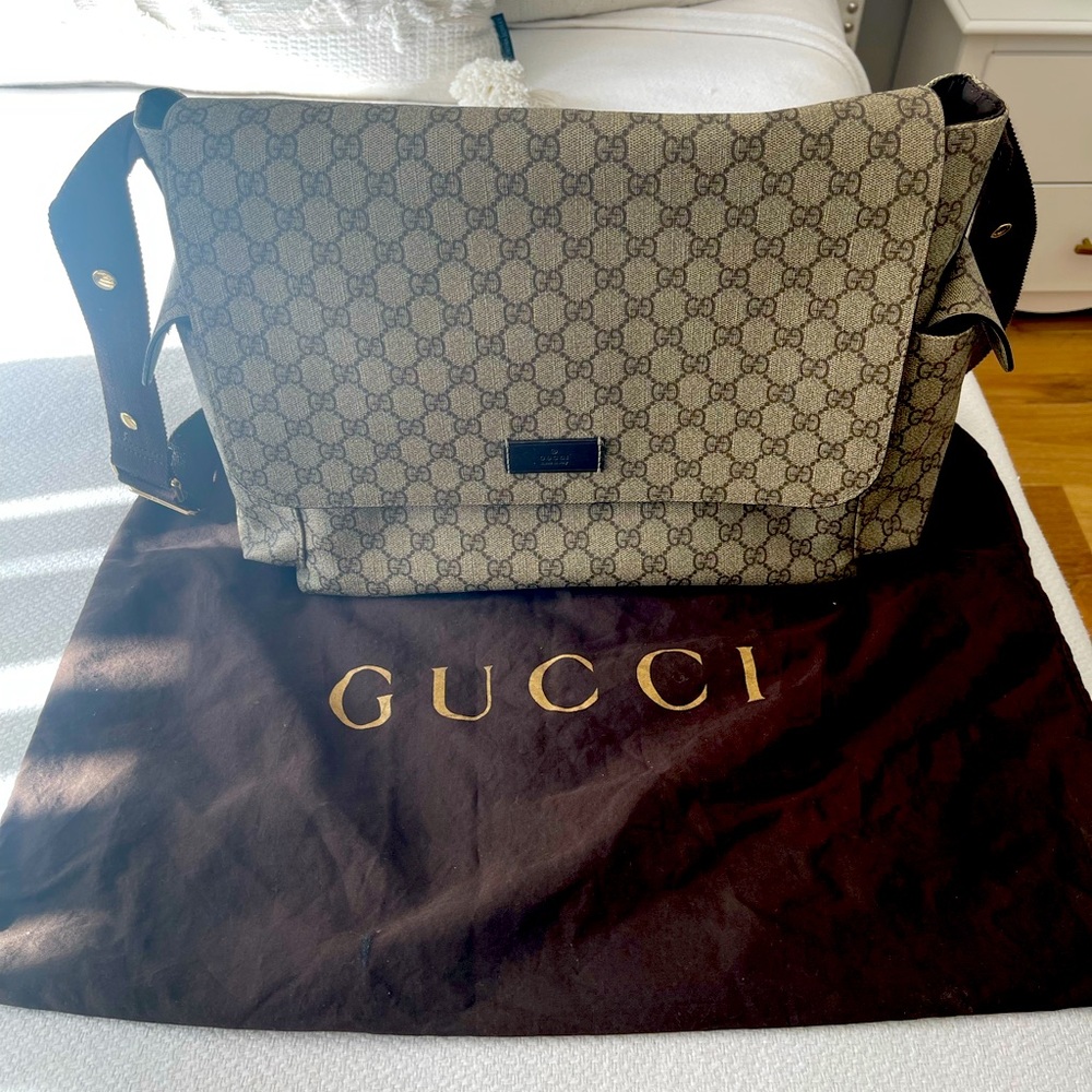 Authentic Gucci diaper bag. Like new . Includes dust bag and mat